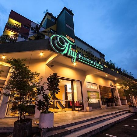 Thy Executive Hotel Johor Bahru Esterno foto