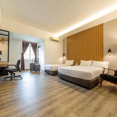 Thy Executive Hotel Johor Bahru Esterno foto