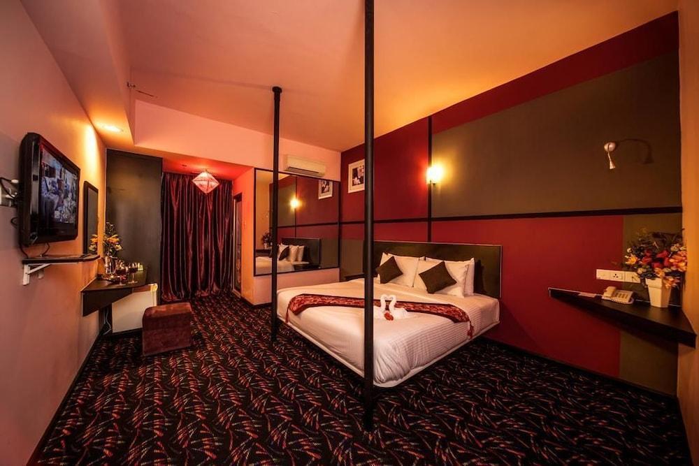 Thy Executive Hotel Johor Bahru Esterno foto