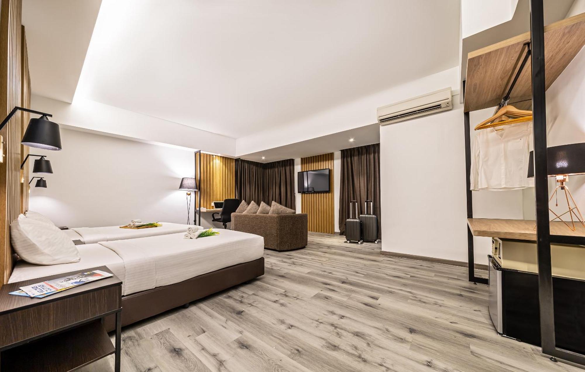 Thy Executive Hotel Johor Bahru Esterno foto