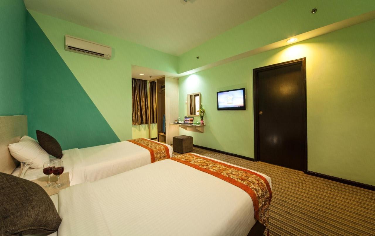 Thy Executive Hotel Johor Bahru Esterno foto