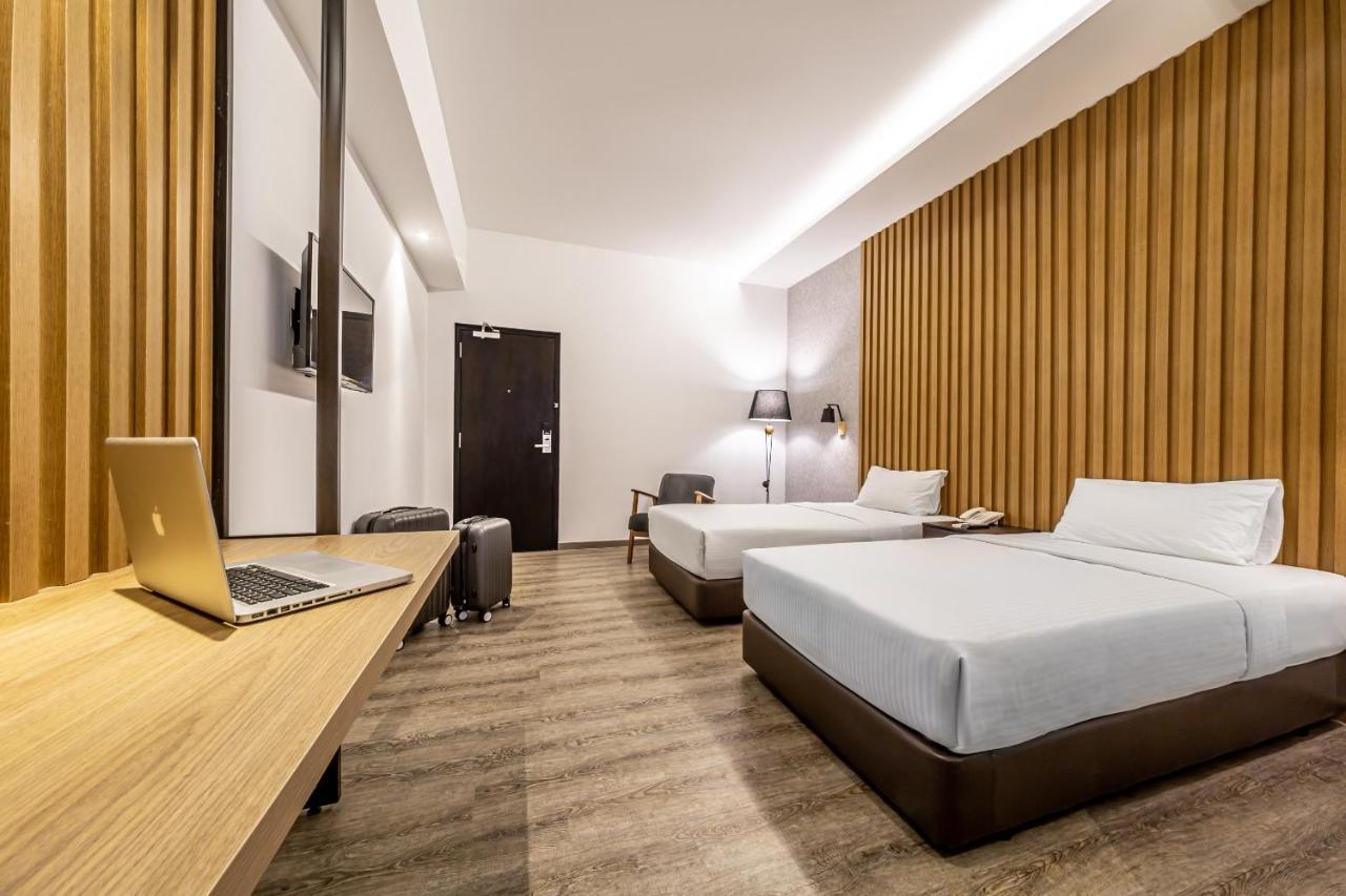 Thy Executive Hotel Johor Bahru Esterno foto