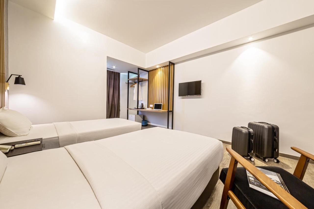 Thy Executive Hotel Johor Bahru Esterno foto