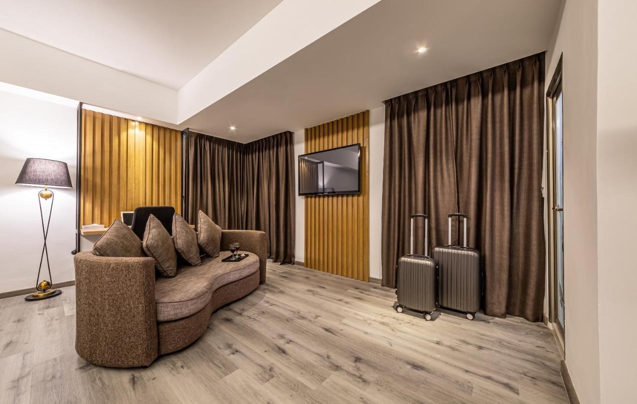 Thy Executive Hotel Johor Bahru Esterno foto