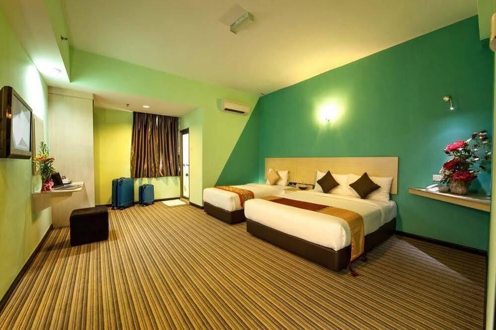 Thy Executive Hotel Johor Bahru Esterno foto