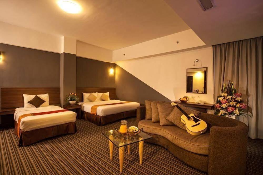 Thy Executive Hotel Johor Bahru Esterno foto