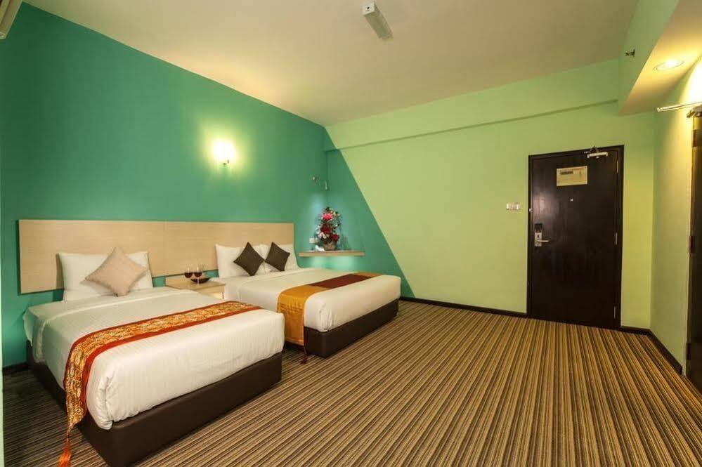 Thy Executive Hotel Johor Bahru Esterno foto