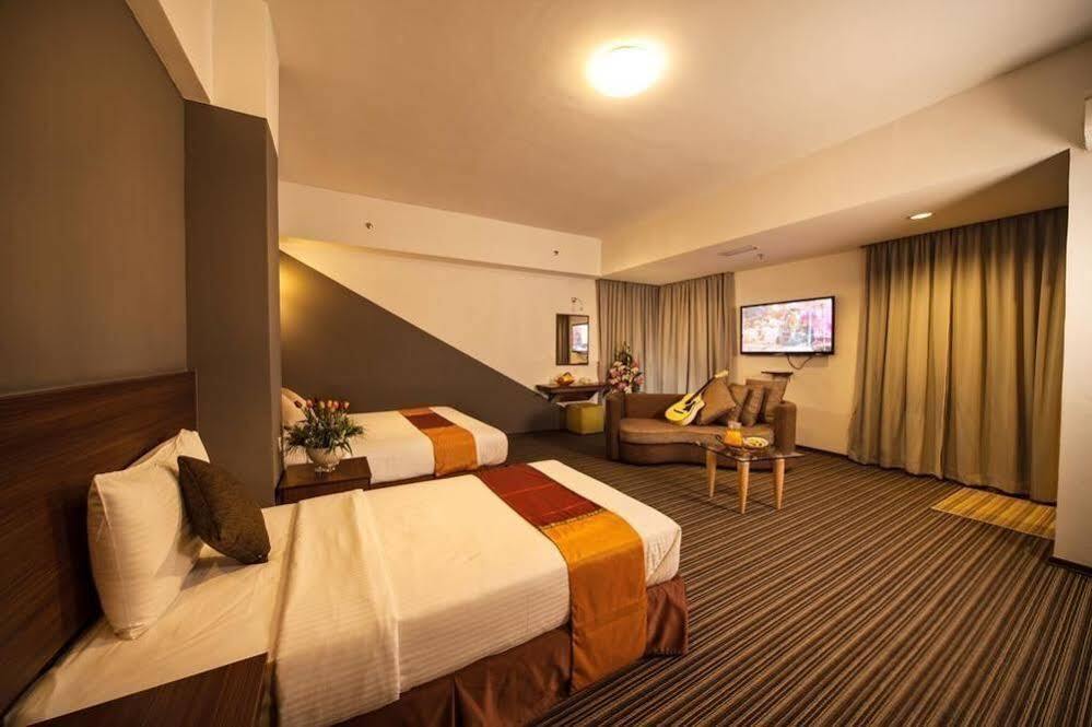 Thy Executive Hotel Johor Bahru Esterno foto
