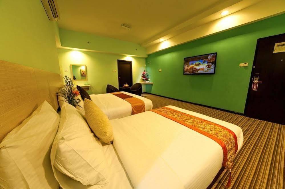 Thy Executive Hotel Johor Bahru Esterno foto
