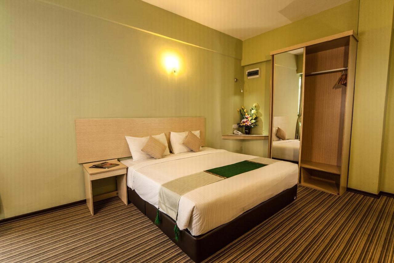 Thy Executive Hotel Johor Bahru Esterno foto